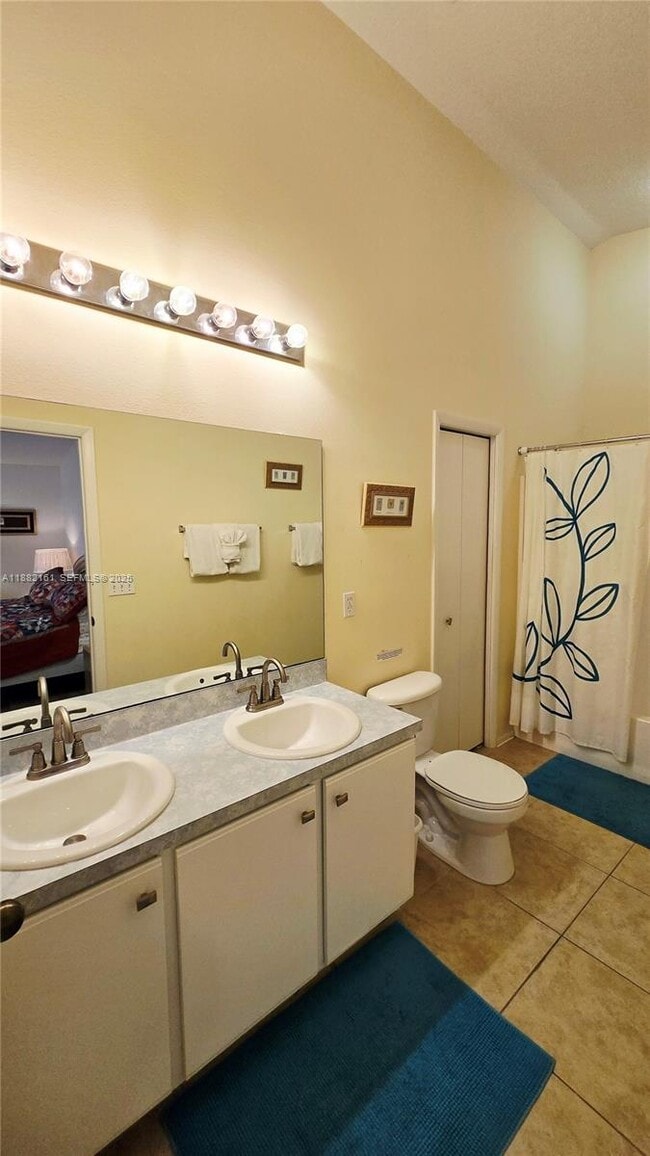 Building Photo - 550 Castlemain Cir