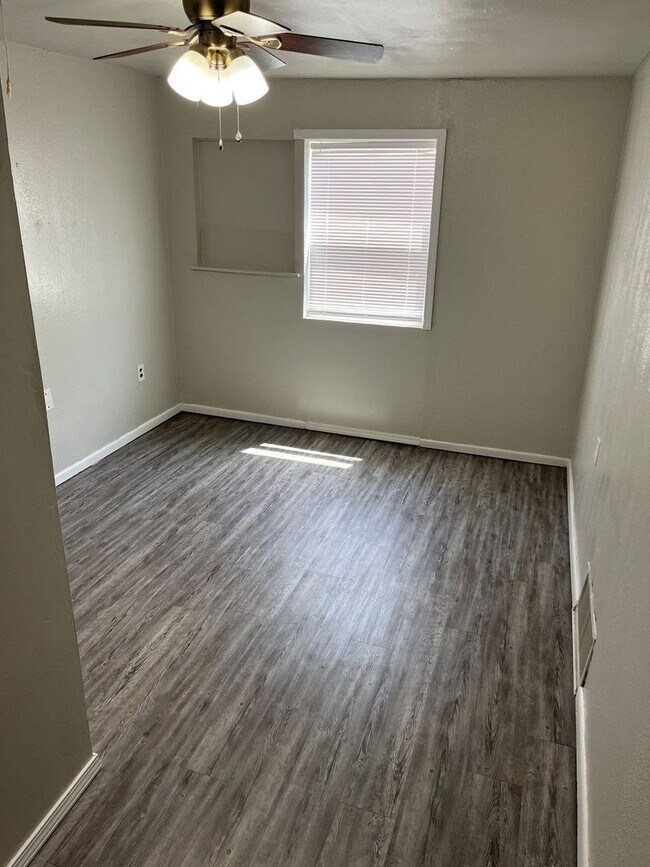 Building Photo - 3 bed 2 bath -Edmond (Danforth and Blvd)