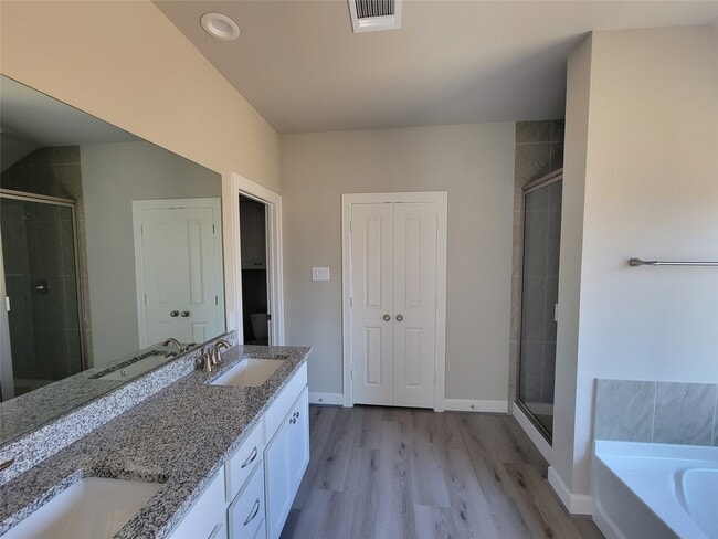 Building Photo - 1620 La Delle St