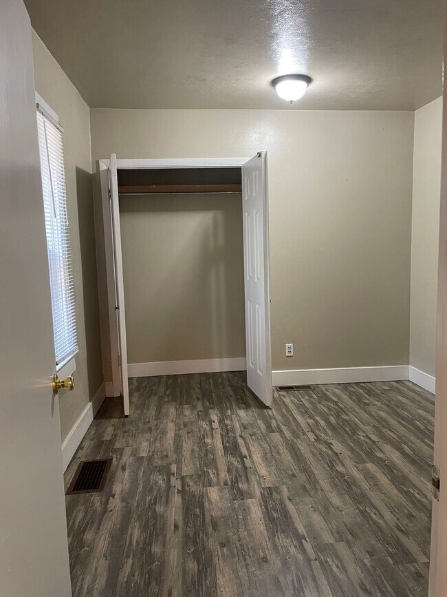 Building Photo - Cute 2 Bed 1 Bath Close to Old Town Fort C...