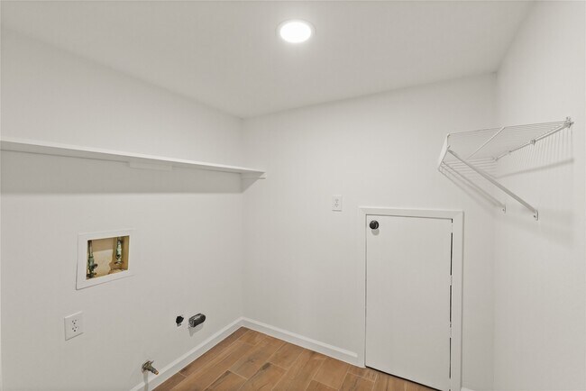 Building Photo - 3711 Fernview Dr