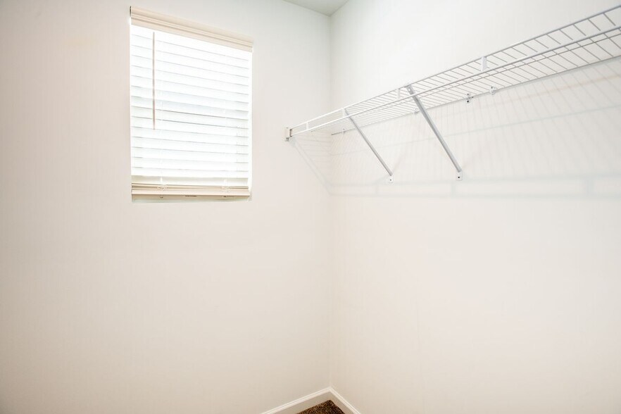 Building Photo - 27845 Birchwood Ct