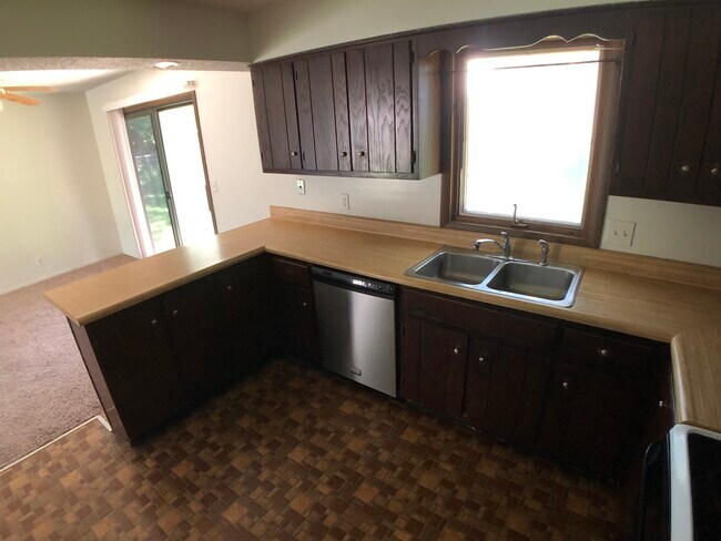 Building Photo - 3455 Fontenac Ct