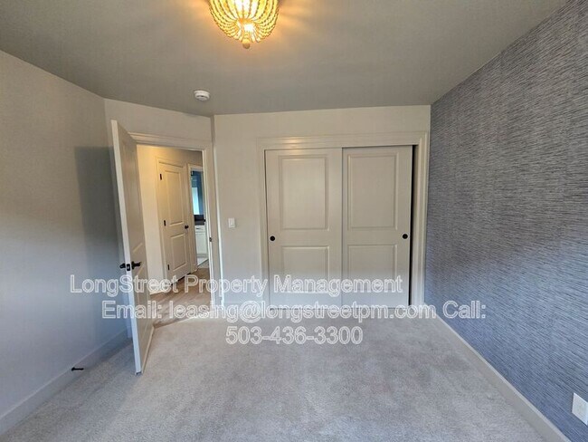 Building Photo - 3338 SE Summerfield Dr
