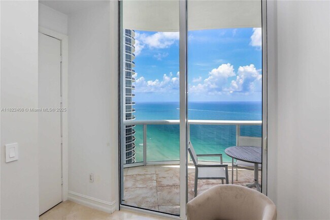 Building Photo - 15901 Collins Ave