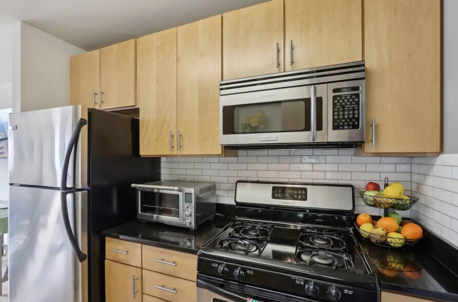 Building Photo - 333 W Mifflin St