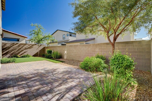 Building Photo - STUNNING 2 Story, 3 Bedroom Home in INSPIR...