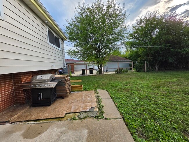 Building Photo - 9104 Oleander Ave