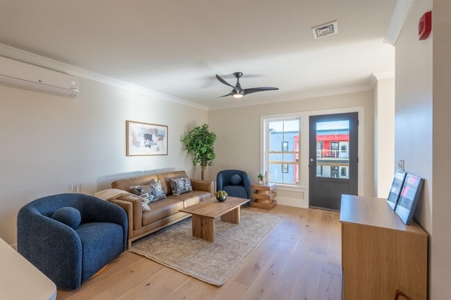 Building Photo - 815 Lafayette Rd