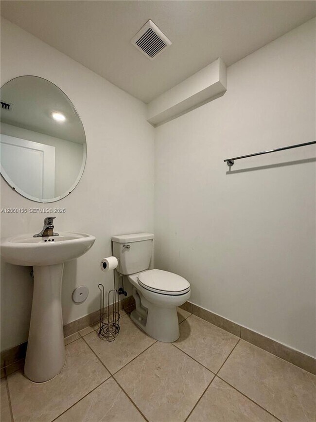 Building Photo - 2685 SE 13th Ct
