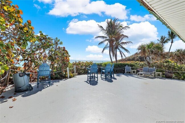 Building Photo - 10851 S Ocean Dr