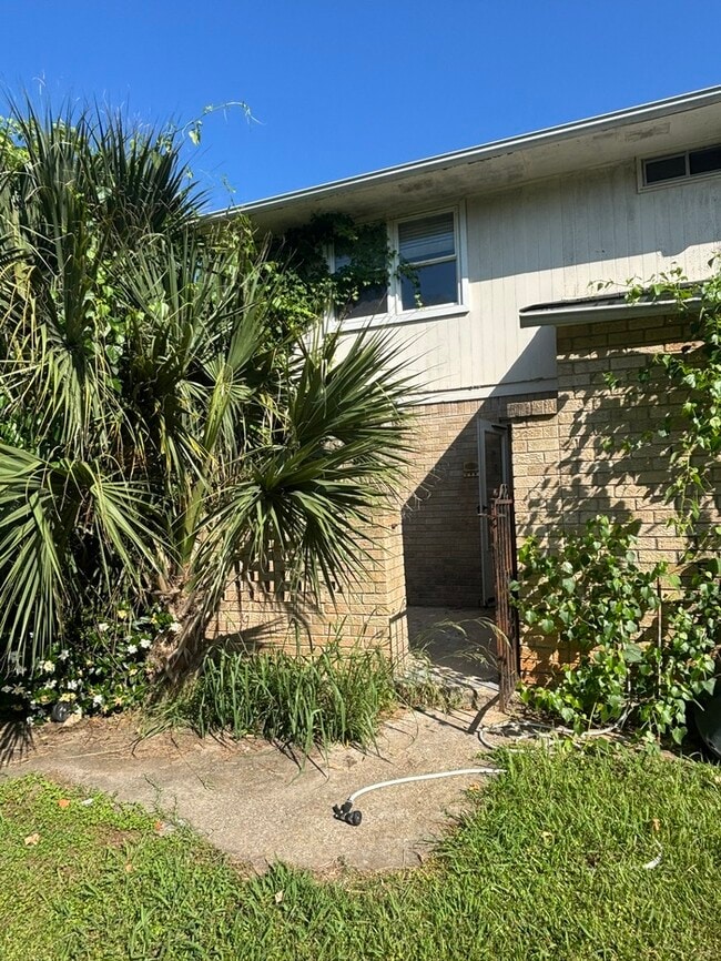 Building Photo - 1200 Cactus Ave