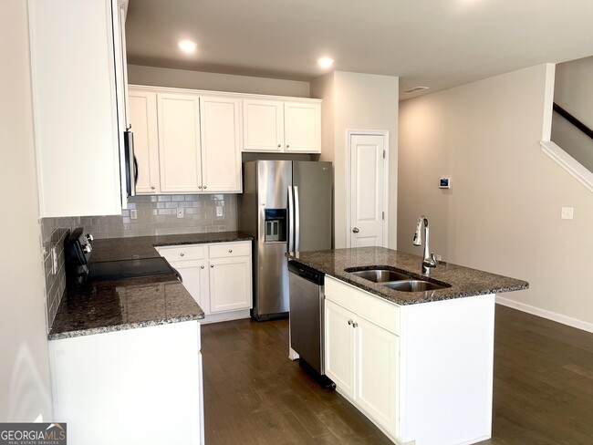 Building Photo - 3502 Lakeview Crk