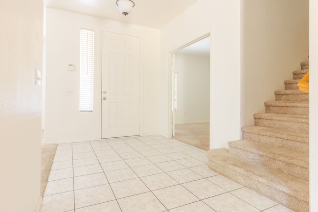 Building Photo - Stunning 4-Bedroom Home for Rent in Brawley!