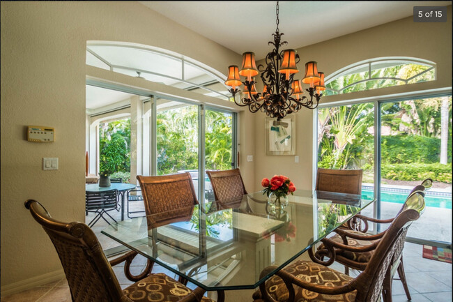 Dining Area - 299 1st Ave S