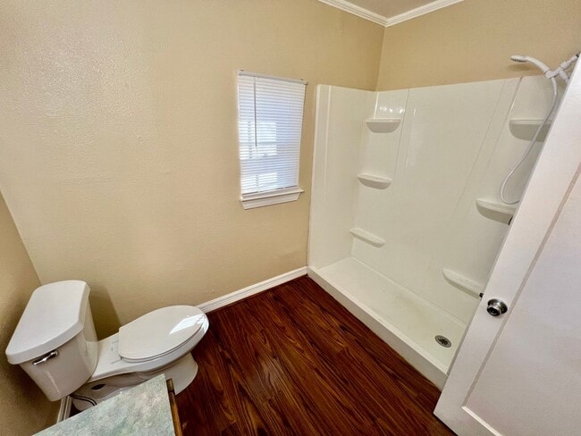 Building Photo - 502 Zennia St