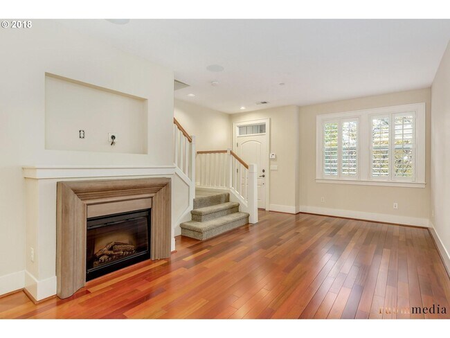 Building Photo - 658 SW Rustica Terrace