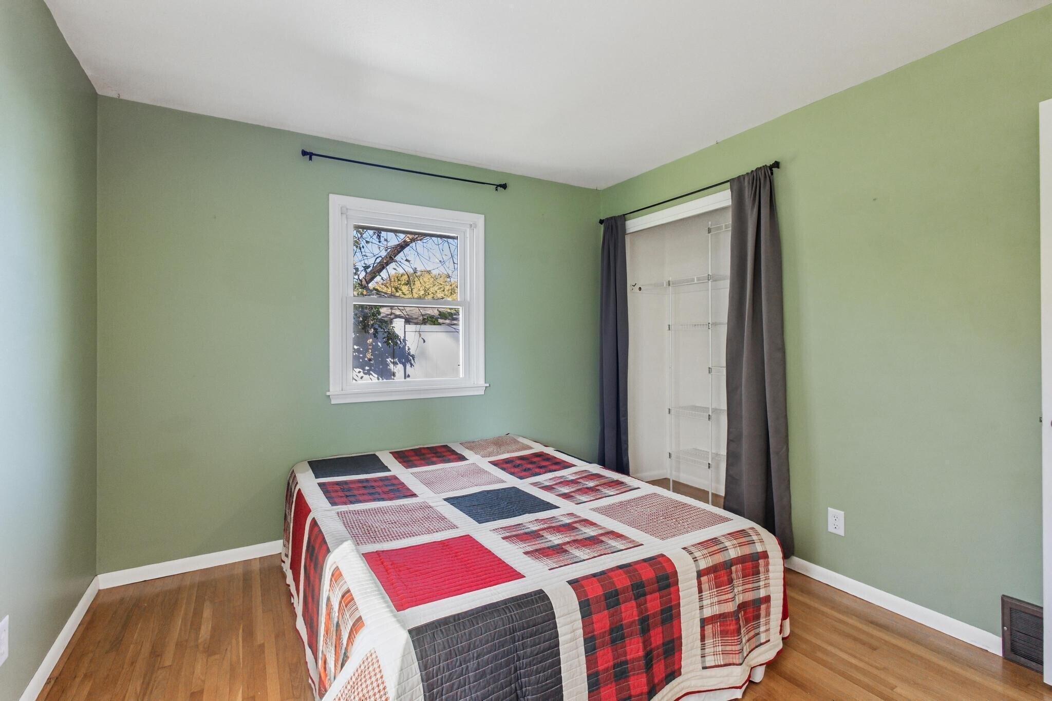 Building Photo - 5800 Moore Lake Dr W