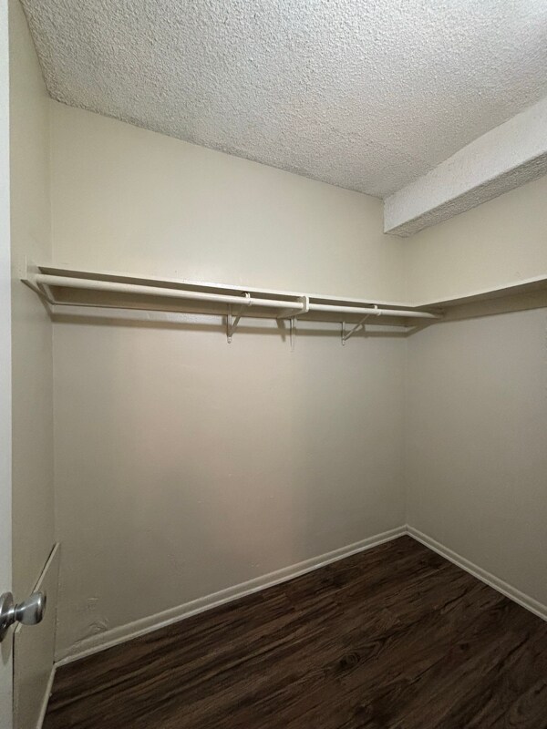 Building Photo - 909 S Citron St