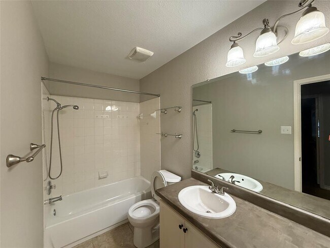 Building Photo - 905 Remington Dr