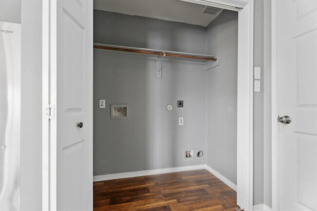 Building Photo - 7322 Foxbrook Dr
