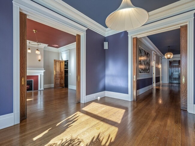 Building Photo - 1210 N Astor St