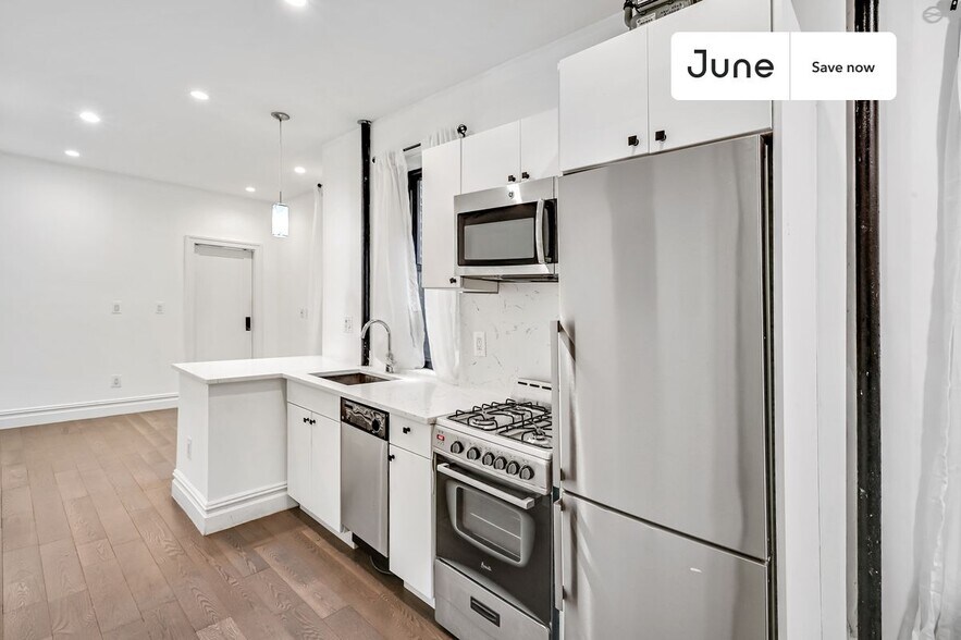 Building Photo - 826 9th Ave