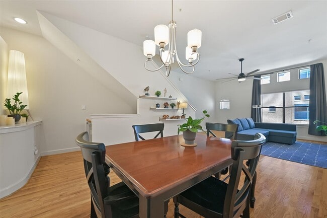 Building Photo - 8715 Meadowcroft Dr