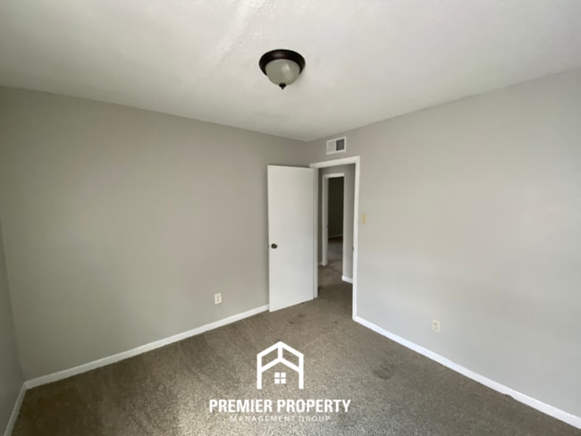 Building Photo - 30 Lydgate Ave