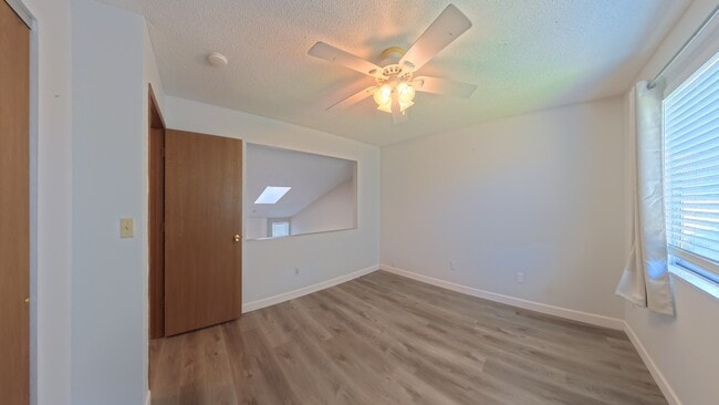 Building Photo - 1112 Woodgate Dr