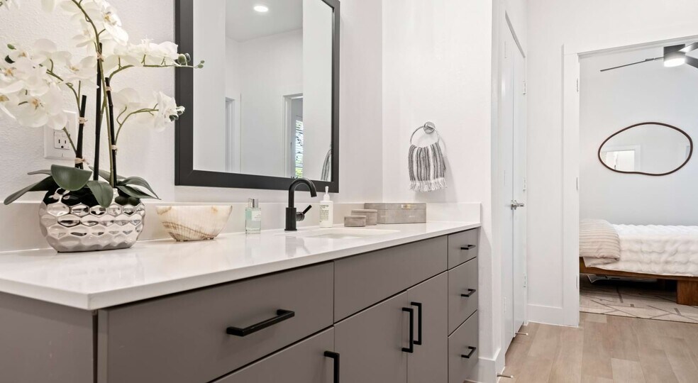 Building Photo - 12489 Research Blvd