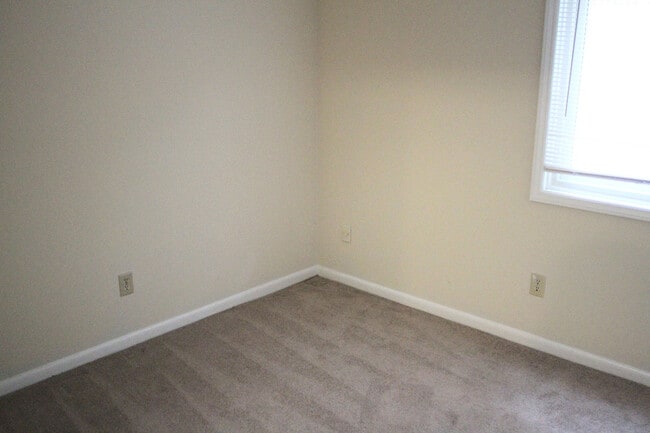 Building Photo - 2BR in Chancellor Square