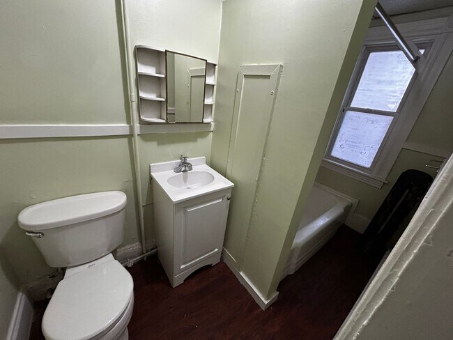 Building Photo - MOVE IN READY! $1400 - Studio / 1 Bath Apartment in Downtown Manchester with All Utilities Included