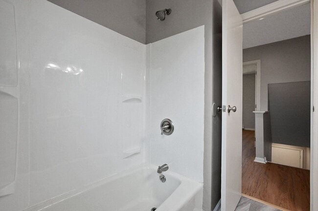 Building Photo - 2209 Clarendon Ln