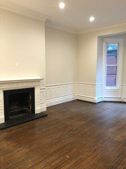 Building Photo - 103 Beacon St