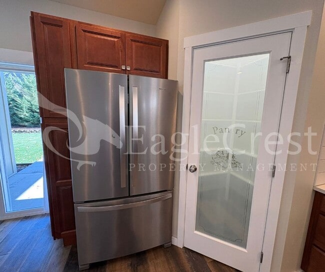 Building Photo - Three Bedroom, Two Bathroom Home in Eastgate