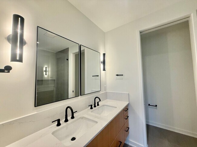 Building Photo - 1304 Chamblee Hl Ct
