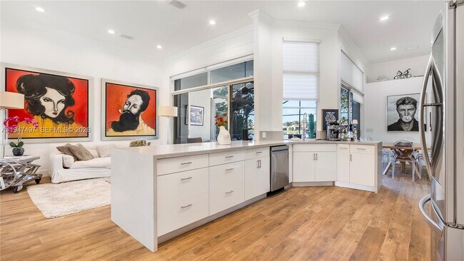 Building Photo - 2633 Oakbrook Dr