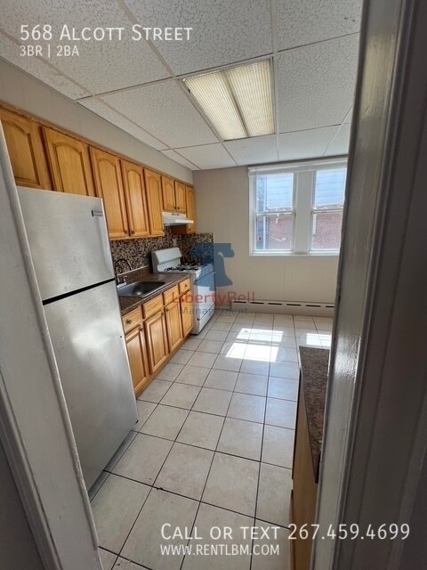 Building Photo - 568 Alcott St
