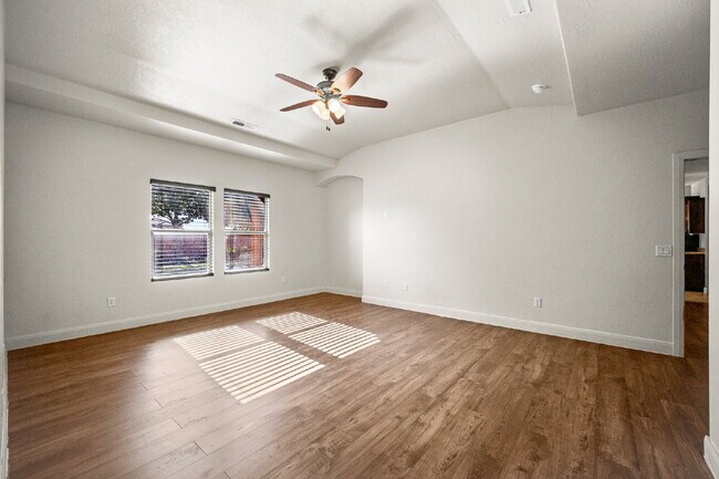 Building Photo - "Spacious 5-Bed Oasis with 3 Baths in Washington, UT – 3,171 Sq Ft of Comfort!"