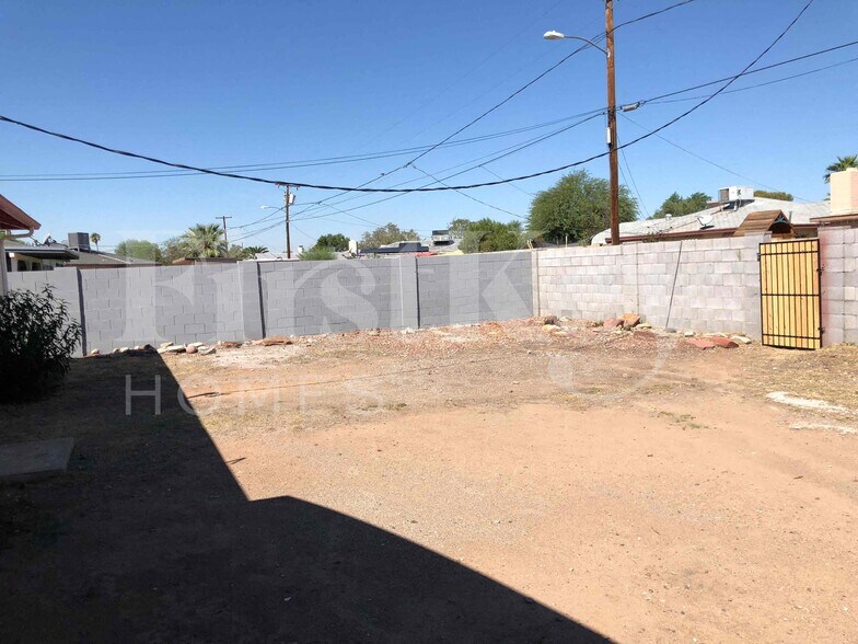 Building Photo - 1634 W Indian School Rd