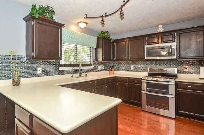 Building Photo - 20402 Avery Point Dr