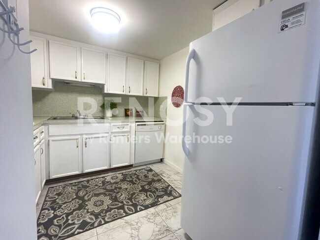 Building Photo - 2042 Australia Way W