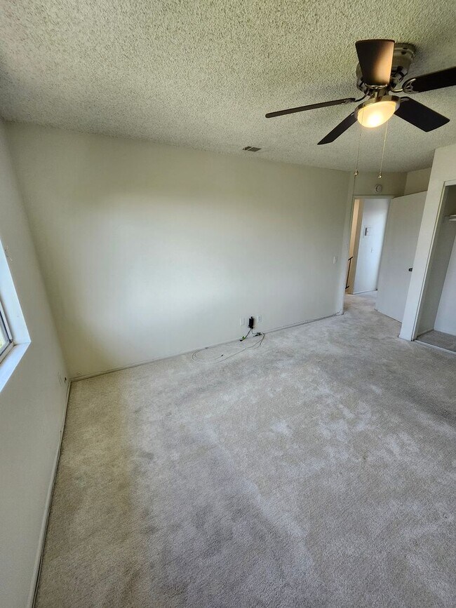 Building Photo - 1441 W Village Ln