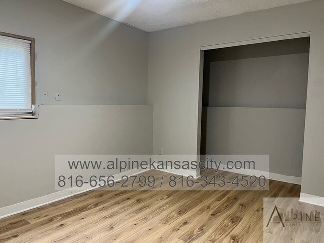 Building Photo - NE 4 Bedroom Duplex, Garage, Vouchers OK
