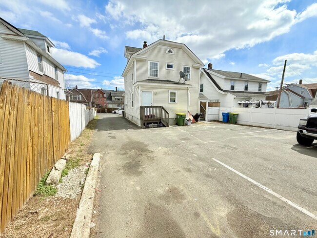 Building Photo - 31 Beecher Ave