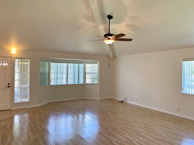 Building Photo - Beautiful SFH 4 bedroom, 2.5 bath, garage with large yard