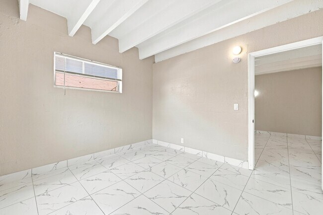 Building Photo - 812 19th St