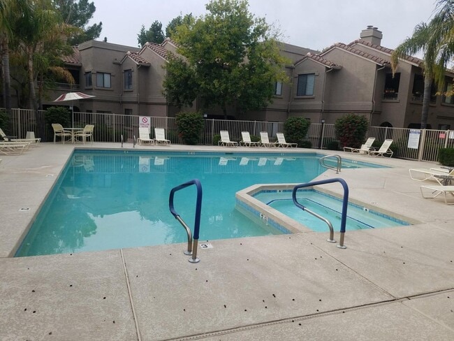 Building Photo - 15252 N 100th St