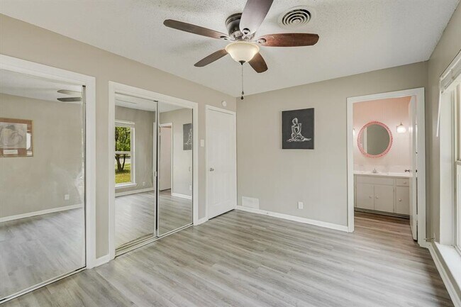 Building Photo - 8711 Bridgeport Dr